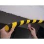 Ochrana povrchu profil S32R, žlto-čierna, samolepiaca